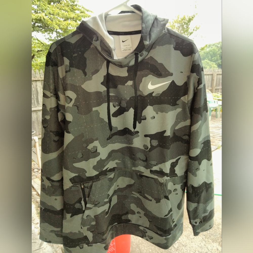 Nike men's camo hoodie size large